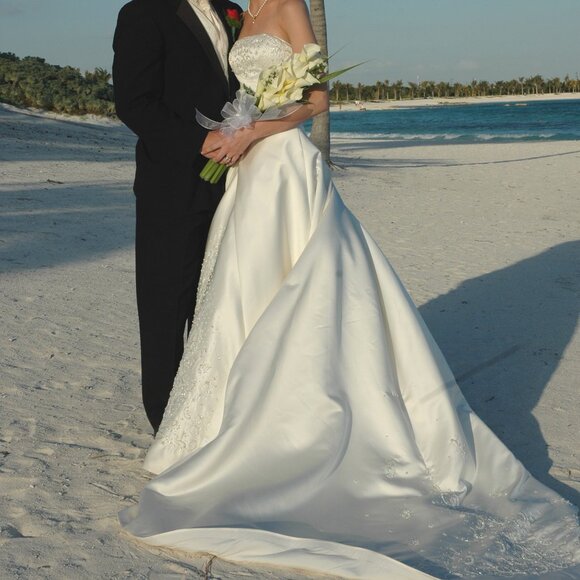 Alfred Sung Wedding Dress 6572 - Picture 2 of 8